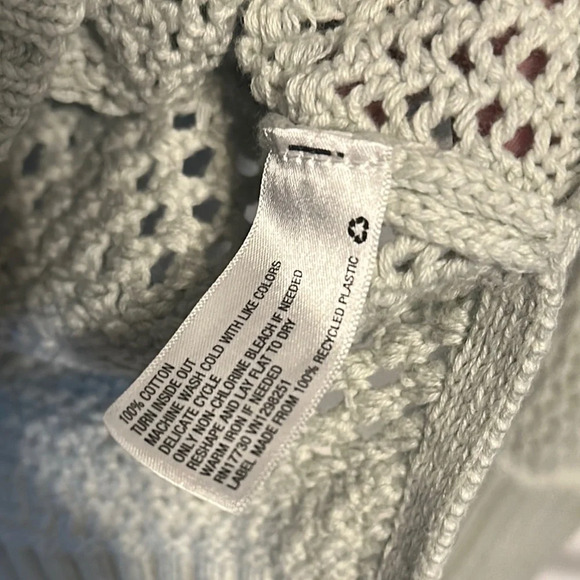 Universal Thread Cream V-Neck Sweater Relaxed Fit - Picture 3 of 7